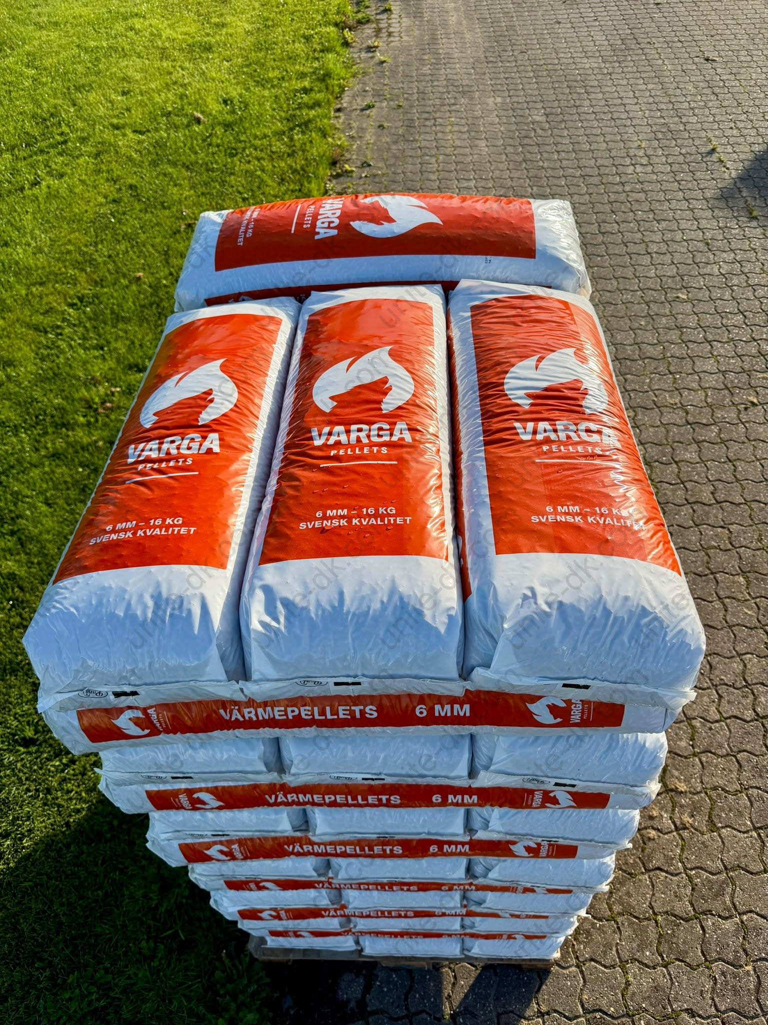Varga 6 mm <br> 16 kg / 832 kg <br> <span>Svenske træpiller</span>